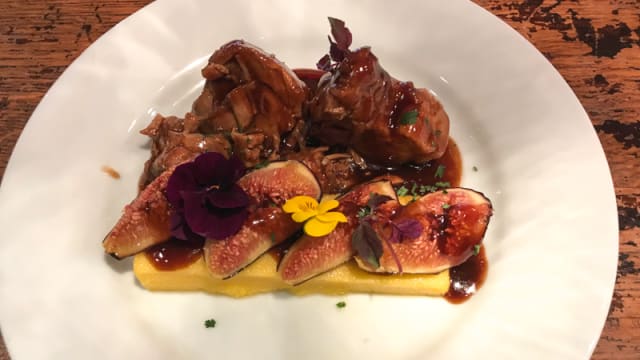 Sauté d'Agneau Polenta et Figues Fraiches