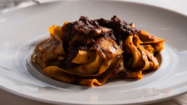 Pappardelle di semola con ragù di lepre