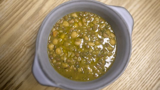 Zuppe che ristorano e nutrono: sono fatte con i nostri legumi e le nostre vedere, una bomba di gusto!