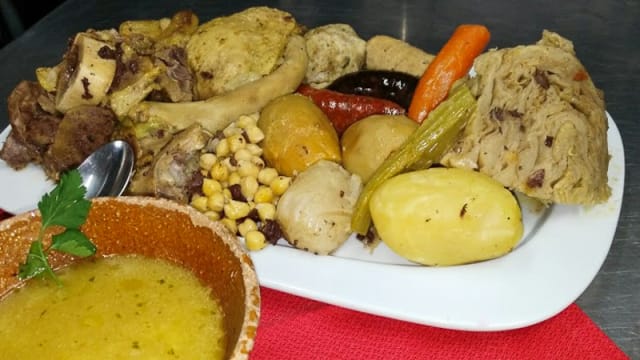 Puchero valenciano, hecho desde la noche anterior en nuestro horno de leña