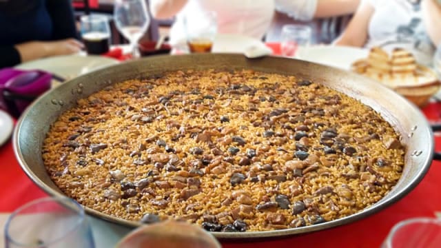 Paella de secreto ibérico y setas