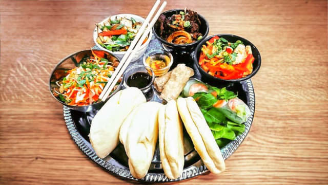 Le plateau bao wok (version végétarienne disponible)