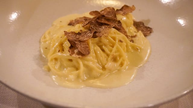 Tagliolini. fonduta di formaggio di malga e tartufo