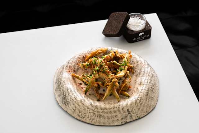 Peixinhos da horta com húmus tahini