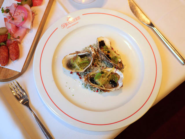 Trois huîtres surprise, caviar, Granny Smith