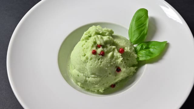 Sorbetto al limone al profumo di basilico