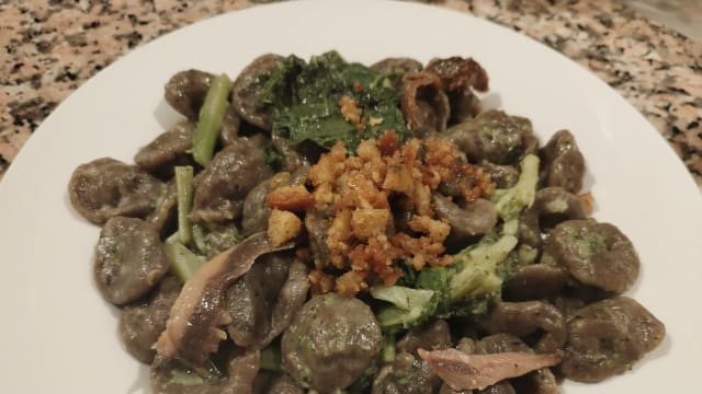 Orecchiette di grano arso d'orzo e semola con Cime di rapa
