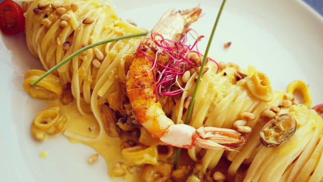 Linguine aux fruits de mer et sa gambas sauce safranée