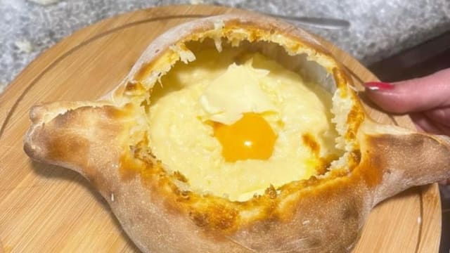 Adjaruli Khachapuri 