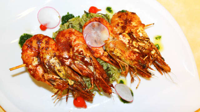 Gambas façon tandoori, riz parfumé au thé vert.