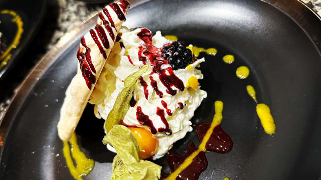 Pavlova Mangue & Mûre