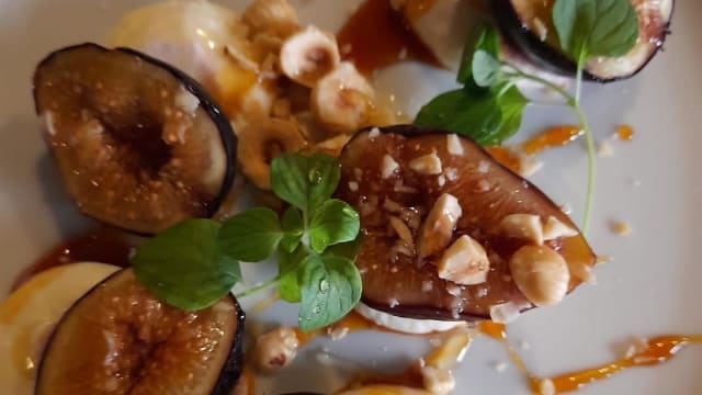 Fichi al forno con gorgonzola e noci