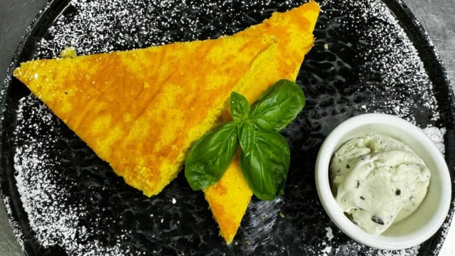 lemon cake con gelato al basilico