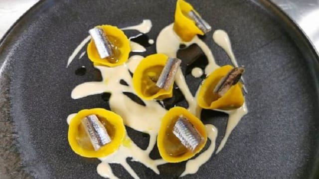Ravioli di zucchine con salsa di alici