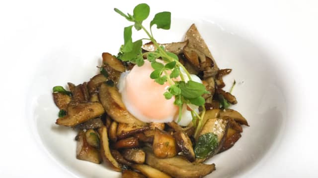 Oeuf à basse température et sauté de cèpes