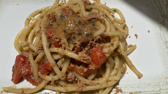 Spaghettone con bottarga e cardamomo