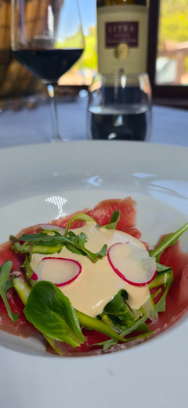 Vitello tonnato, carpaccio di manzo, spuma di salsa tonnata, insalatine croccanti