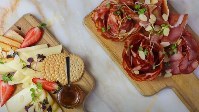 Tábua de Queijos e Enchidos