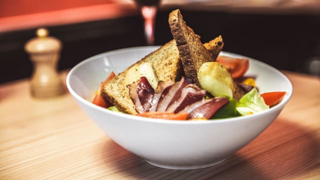 Salade de chèvre chaud