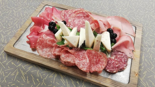 tagliere di salumi e formaggi DOP