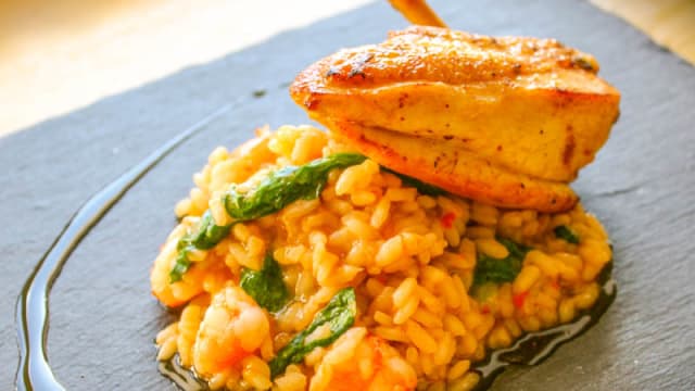 Galinha Tom Yum, Arroz de Malagueta, Camarão e Lima