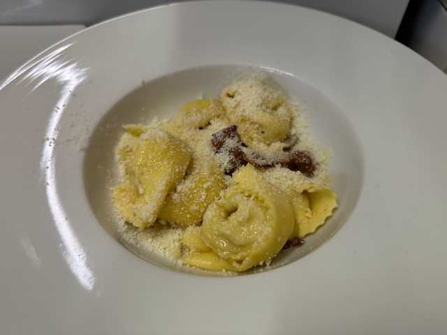 Agnolotti ripieni di carciofi con pancetta e pecorino