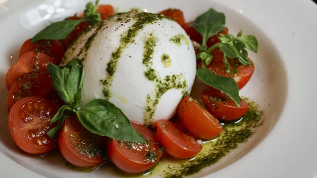 Tomates et mozzarella di bufala