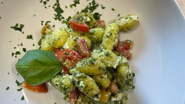 Gnocchi, pesto e pomodorini, del nostro orto