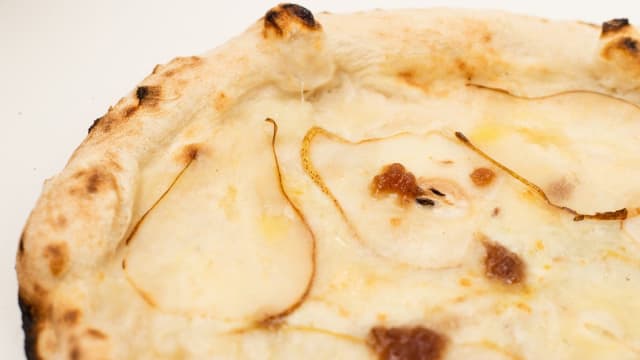 FRIULI VENEZIA GIULIA: Mozzarella fior di latte, Taleggio DOP, pere, mousse di cipolla 