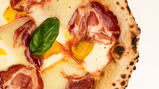 TOSCANA: pomodoro San Marzano, mozzarella fior di latte, capocollo toscano, pecorino di Manciano DOP, pomodorini gialli 