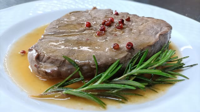 Filetto di fasona piemontese al pepe rosa.