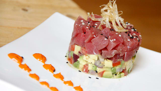 Tartar de atún rojo con aguacate