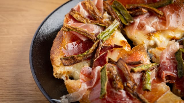 Culatello di Zibello, Mozzarella Fiordilatte, Gorgonzola DOP Piemonte  e Julienne di Zucchine Dorate