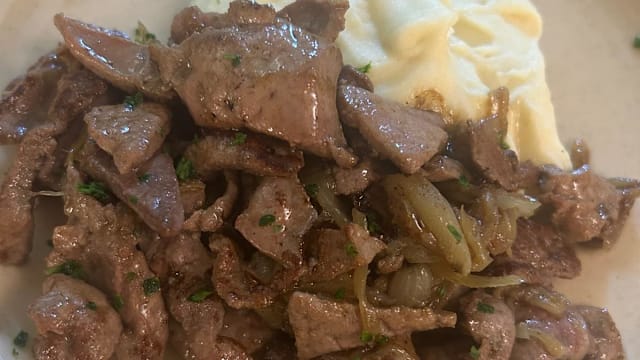 Fegato alla veneta con puré