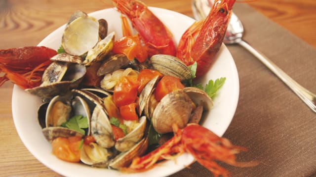 Zuppa di vongole e crostacei