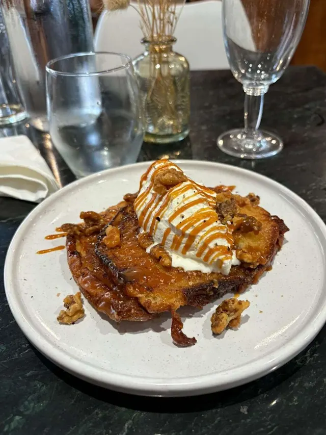 Brioche perdue /chantilly fève de tonka noix de cajou caramélisé 