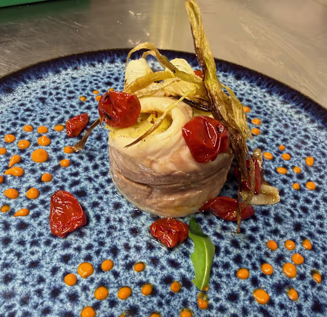 Spigola con patate e pomodorini 