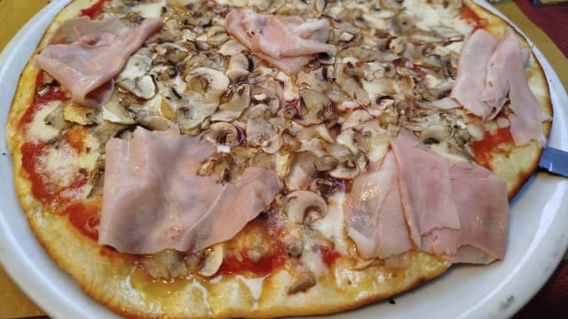 pizza prosciutto e funghi