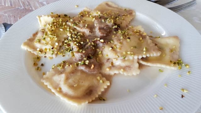 Ravioli funghi porcini, provola e pistacchi