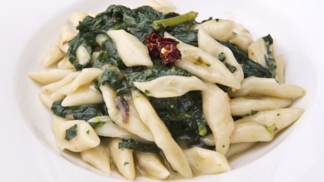 Cazzelletti cime di rapa, alicetta e peperoncino