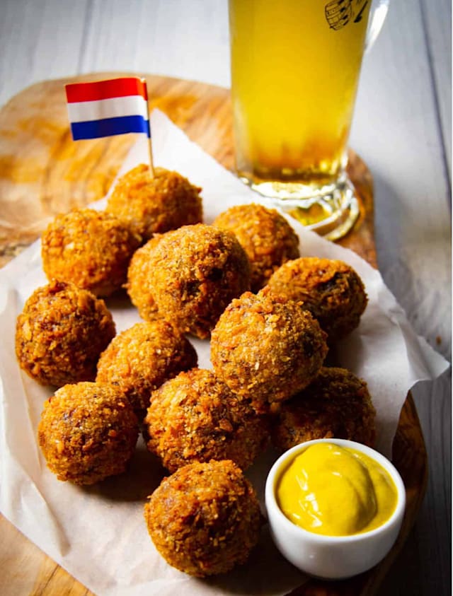 EIGEN GEMAAKTE BITTERBALLEN (5 UDS) - CROQUETAS TIPICAS HOLANDESAS CASERAS