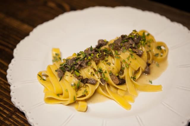 TAGLIATELLE ALLA LEPRE PISTACCHI MALVASIA E MORE DI GELSO