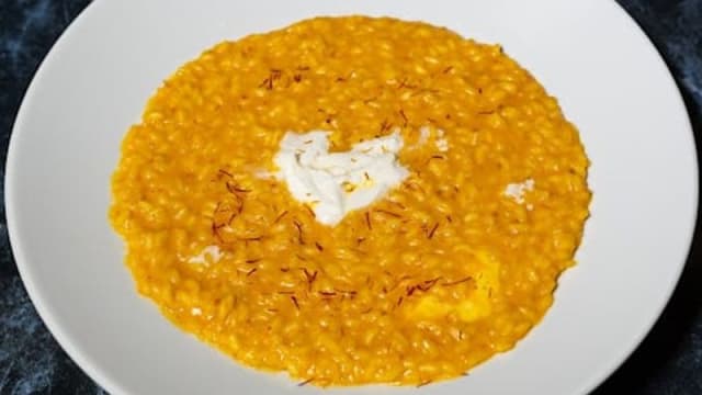Risotto con crema.di ventricina, zafferano e burrata