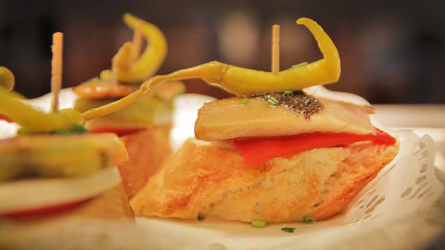 pincho de arenque ahumadocon guindilla y pimiento