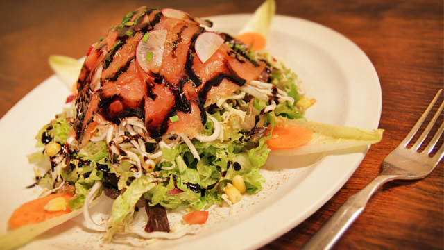 ensalada de salmón y verduritas