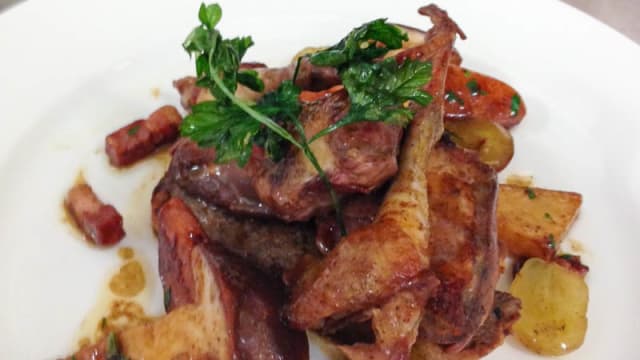 plat de viande et pommes de terre