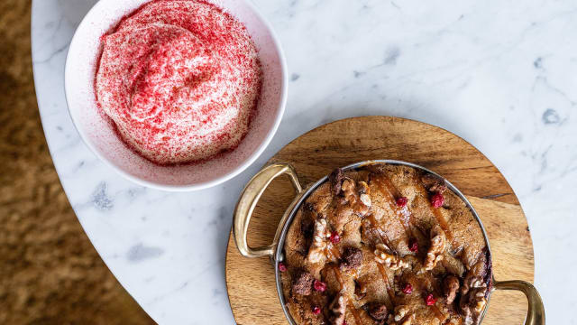 Cookie, noix de Grenoble, airelle confite, glace vanille.