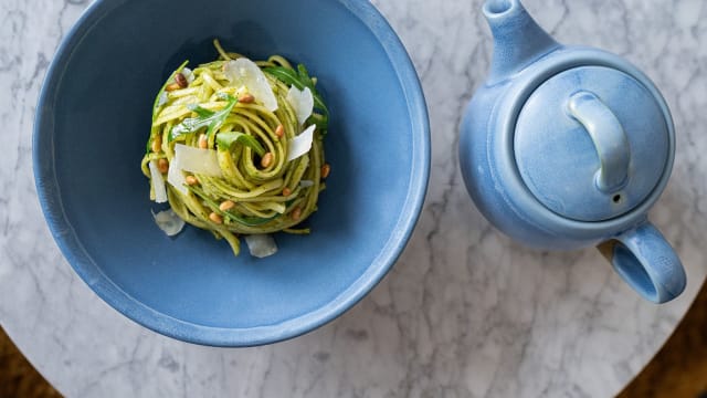 Veggie pad thaï, nouille de riz, légumes de la vallée croquants, émulsion à la berce et lait de coco
