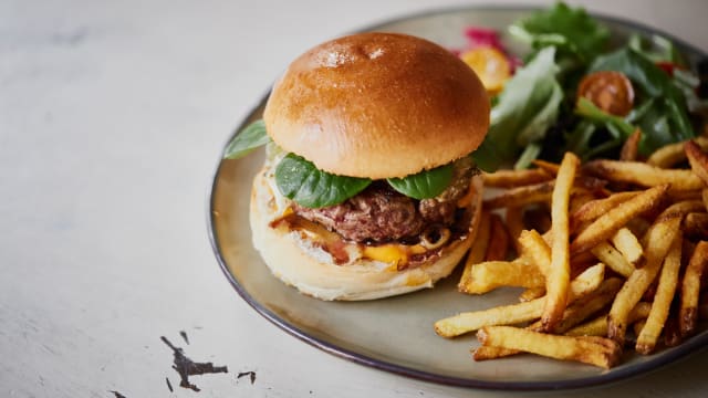 Burger à la tomme fermière 