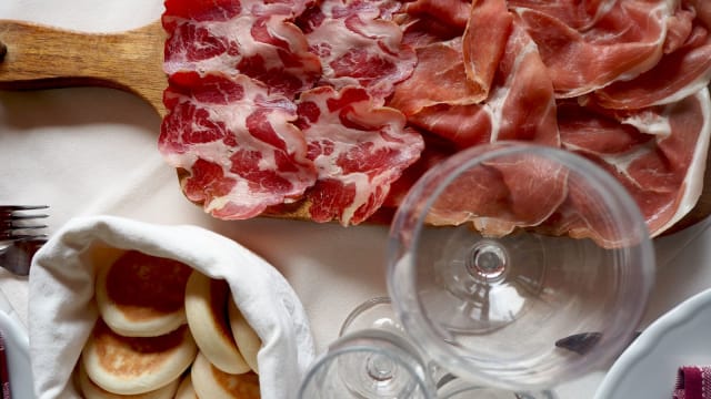 gnocco e tigelle con salumi